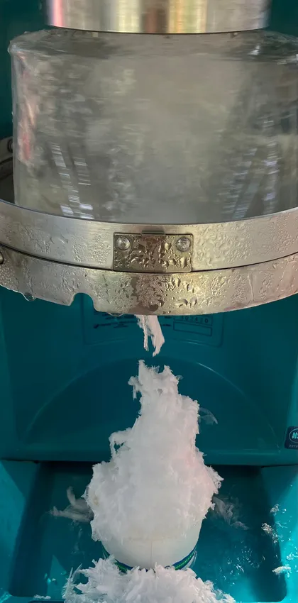 Hawaiian shave ice machine shaving fresh ice